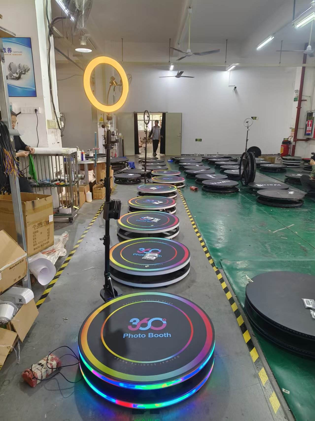 Cabină foto automată cu 360 de camere
