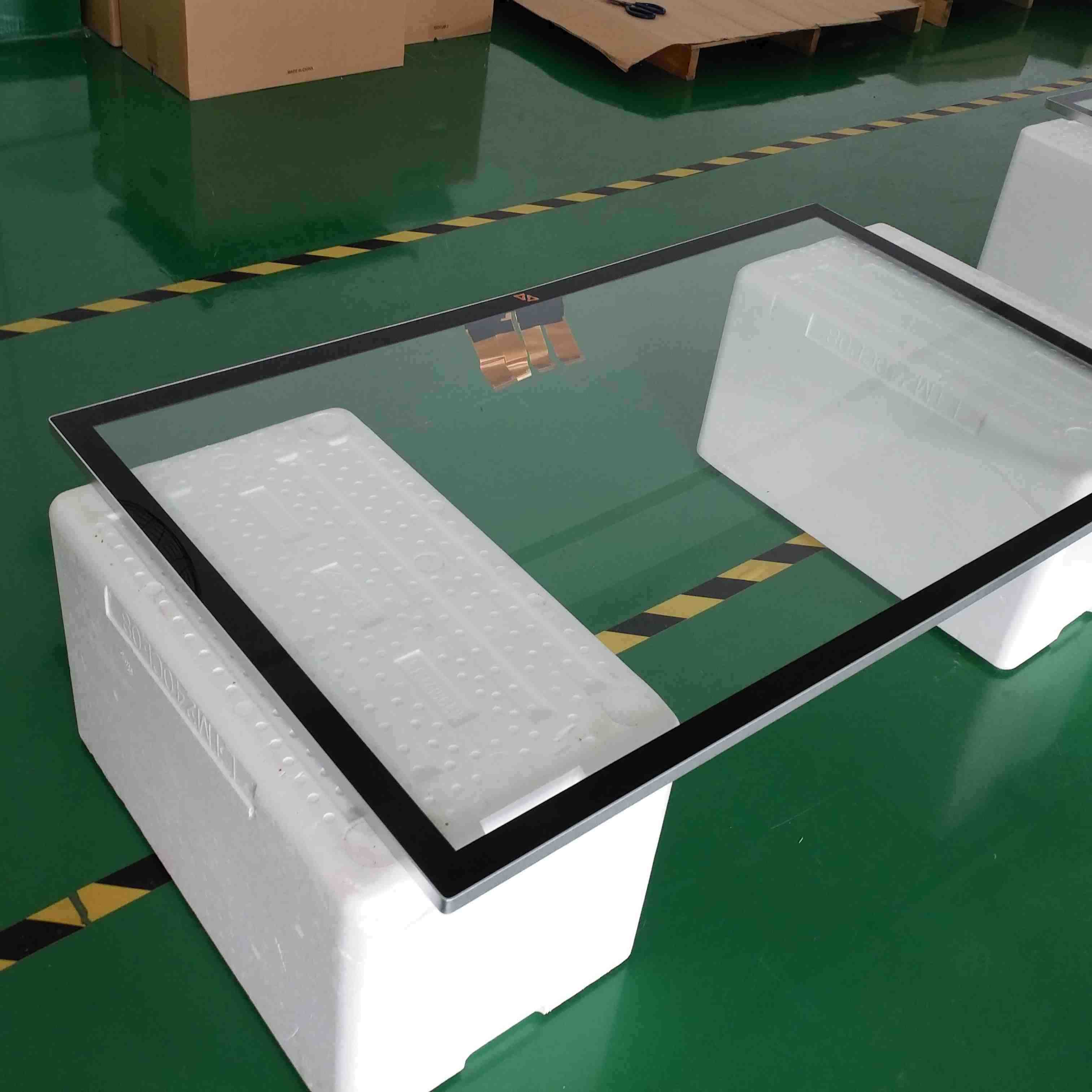 Sticlă temperată cu dimensiuni și design personalizate pentru LCD